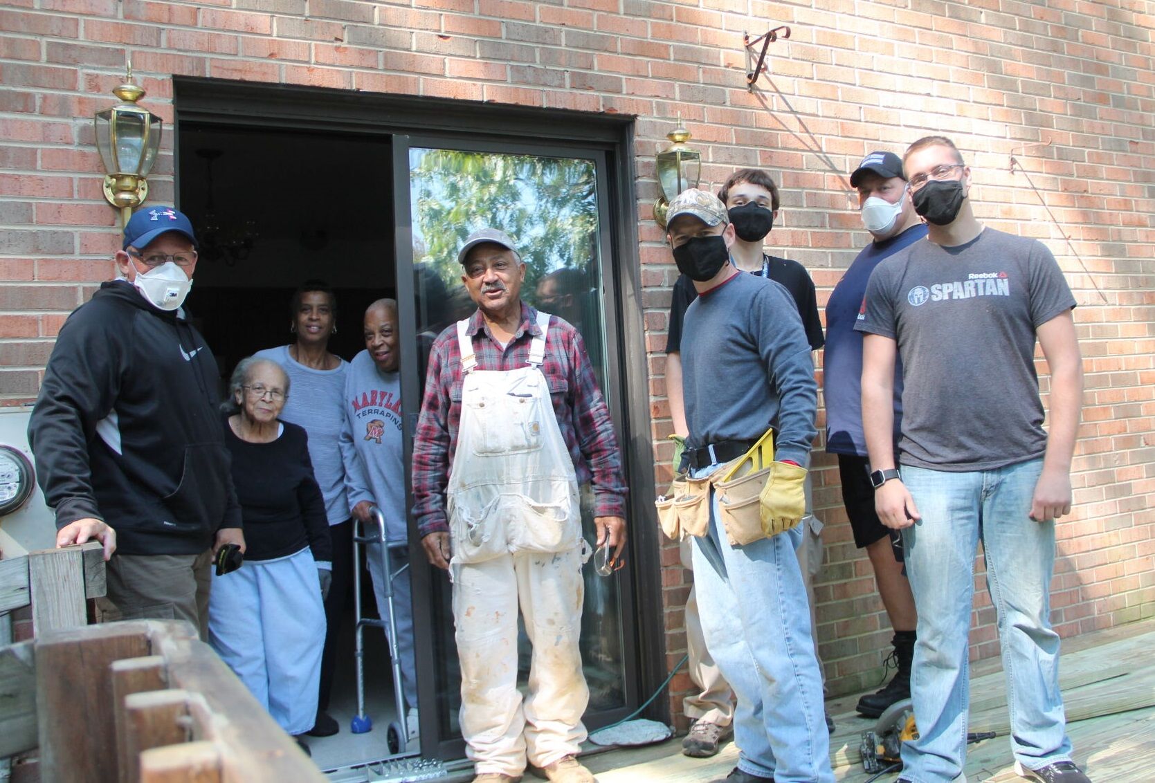 Purcellville police department volunteers to build new deck for local resident